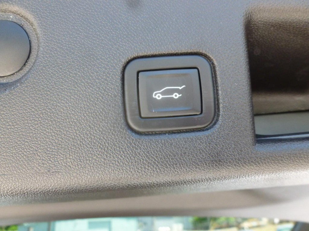 Chevrolet Equinox Vehicle Full-screen Gallery Image 23
