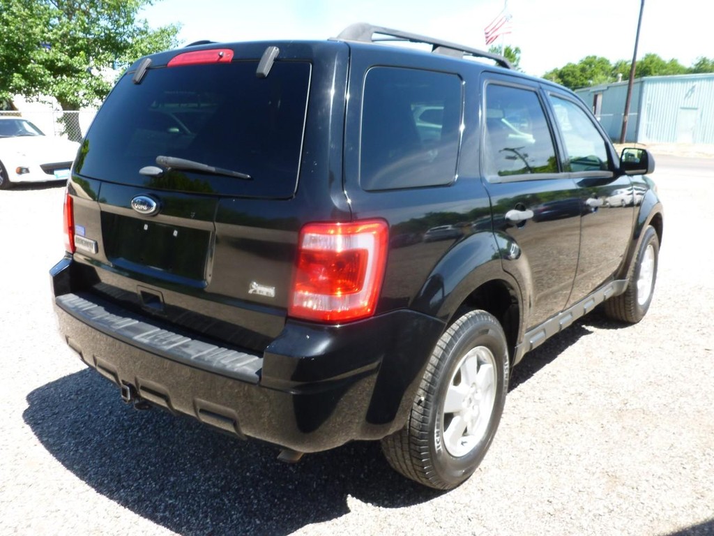 Ford Escape Vehicle Full-screen Gallery Image 03