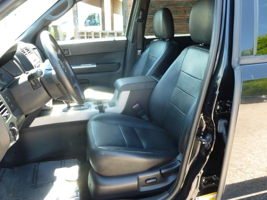 Ford Escape Vehicle Full-screen Gallery Image 05