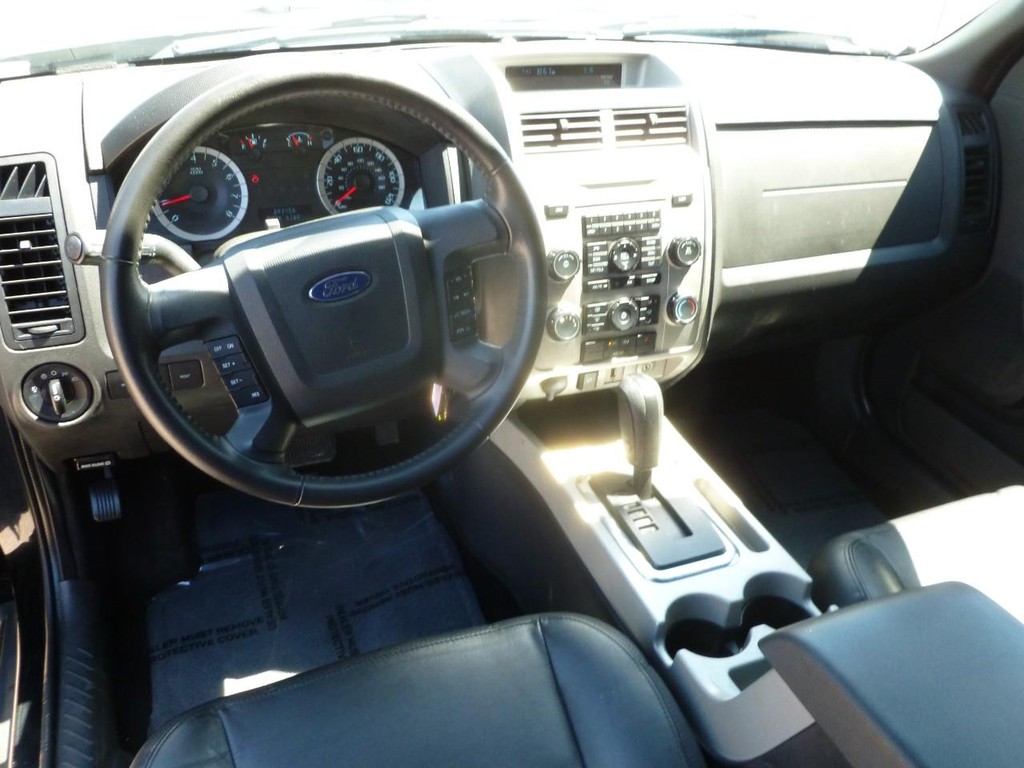 Ford Escape Vehicle Full-screen Gallery Image 07