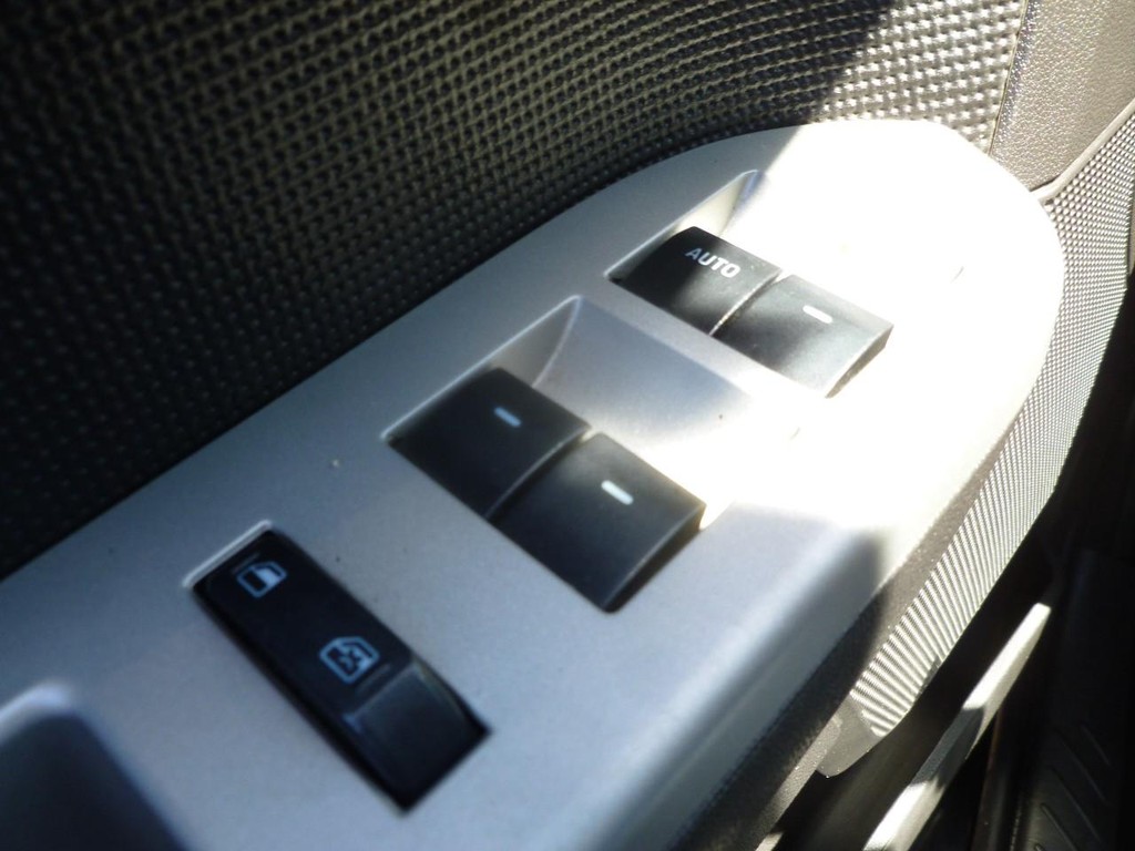 Ford Escape Vehicle Full-screen Gallery Image 08