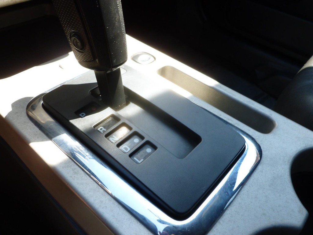 Ford Escape Vehicle Full-screen Gallery Image 13