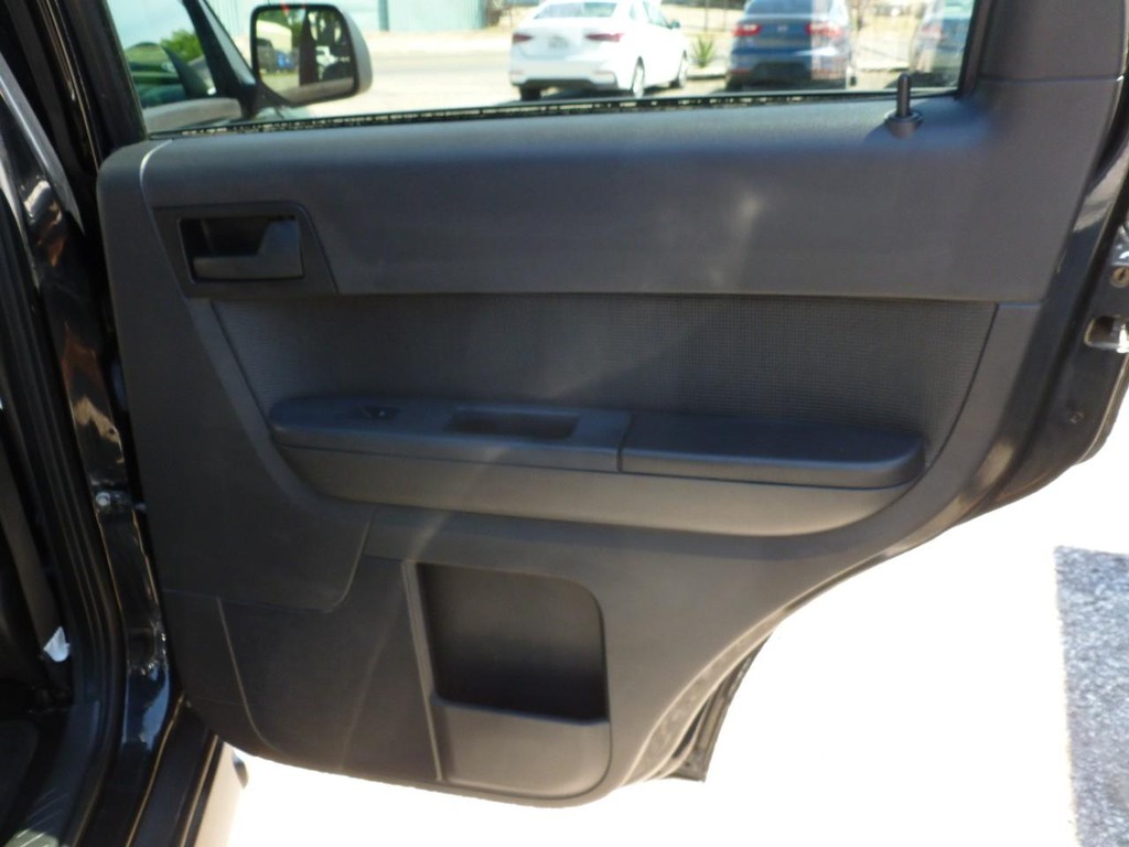 Ford Escape Vehicle Full-screen Gallery Image 20