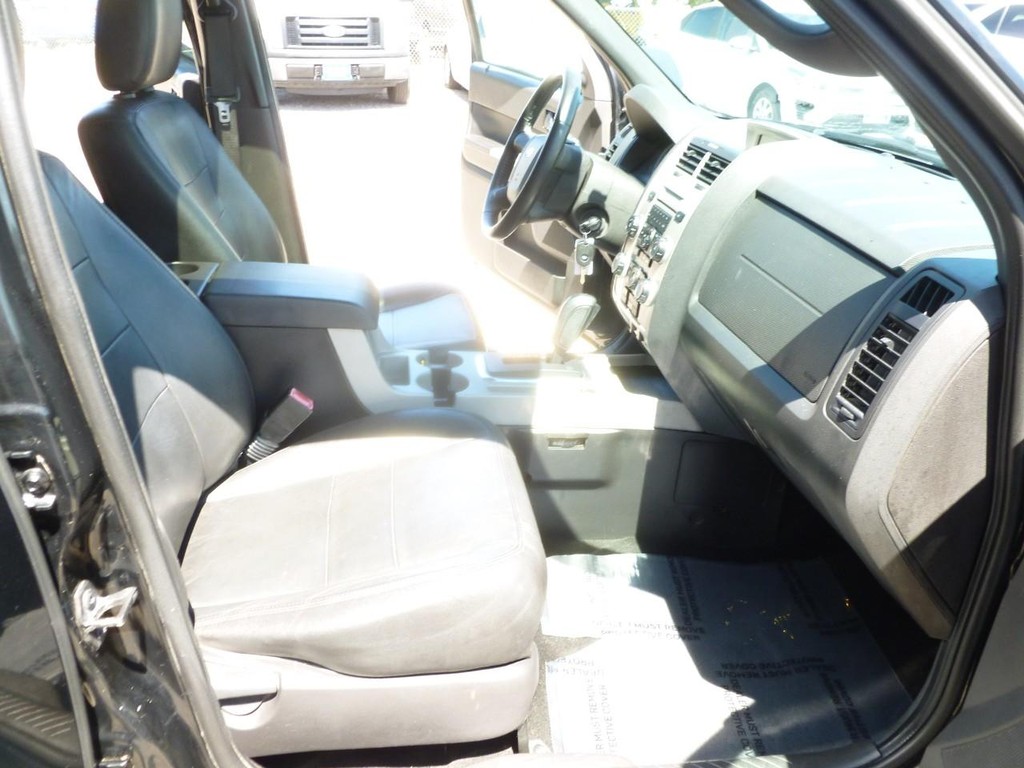 Ford Escape Vehicle Full-screen Gallery Image 22