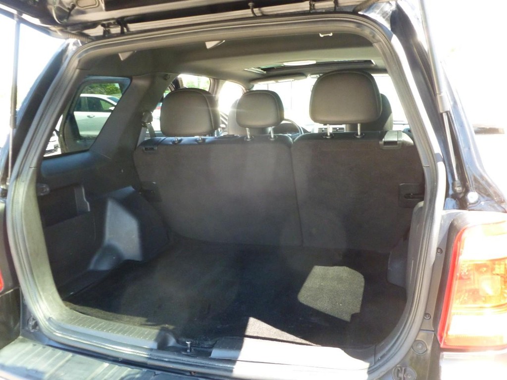Ford Escape Vehicle Full-screen Gallery Image 24