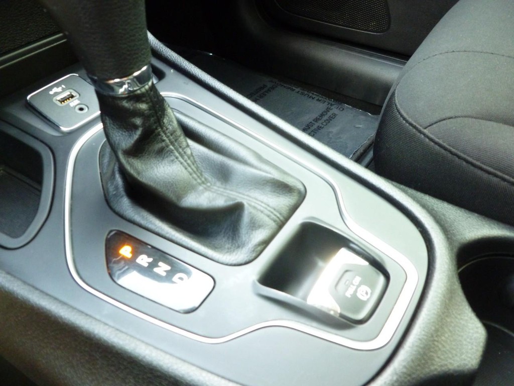 Jeep Cherokee Vehicle Image 17