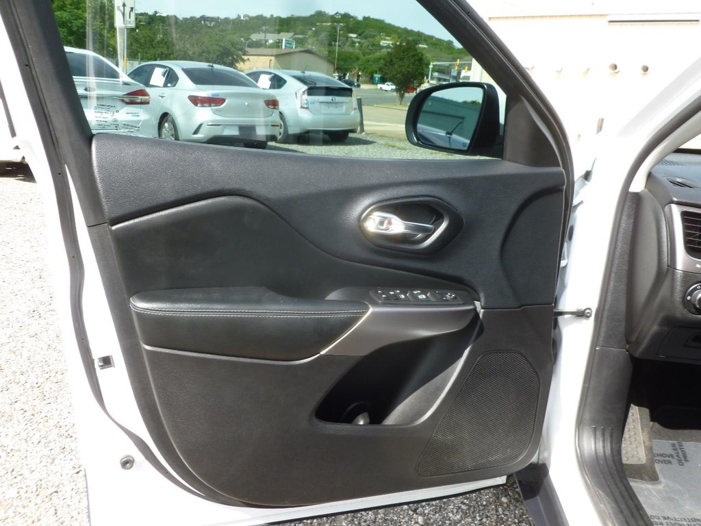 Jeep Cherokee Vehicle Image 19