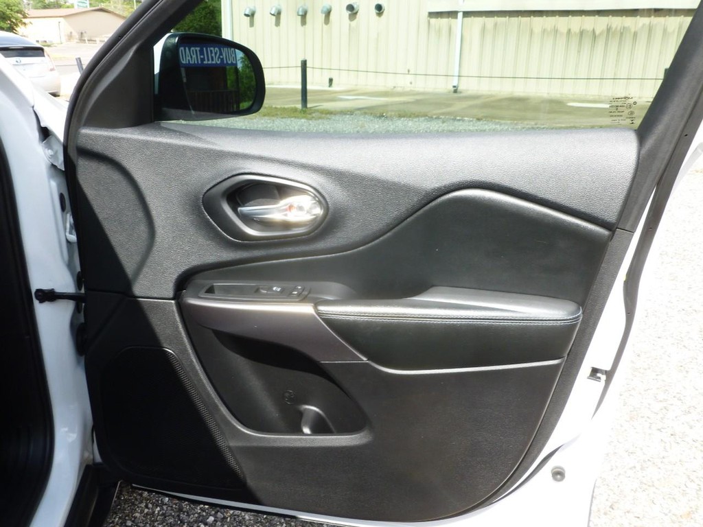 Jeep Cherokee Vehicle Image 22