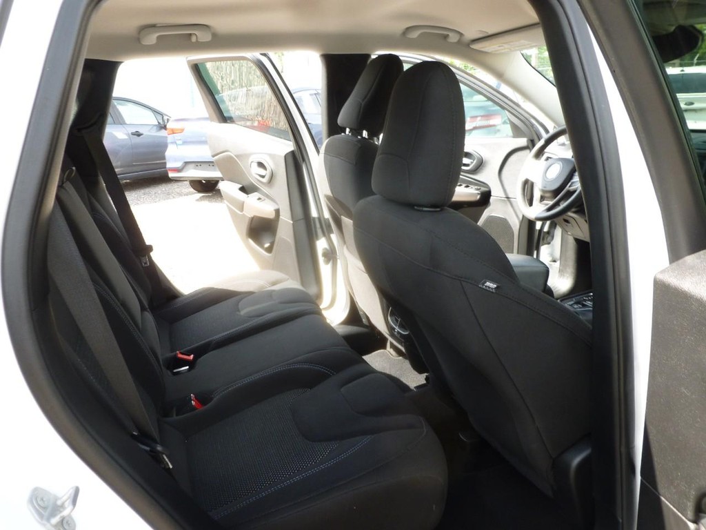 Jeep Cherokee Vehicle Image 24