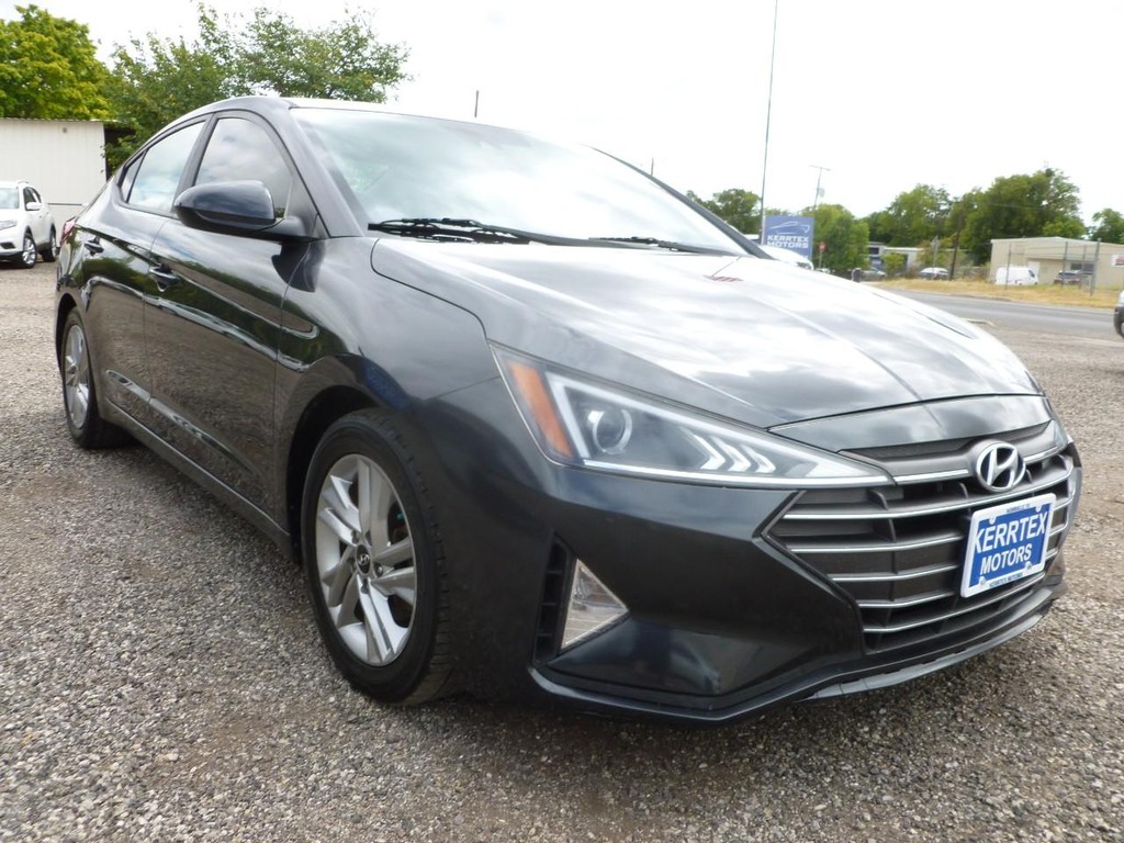 Hyundai Elantra Vehicle Image 05