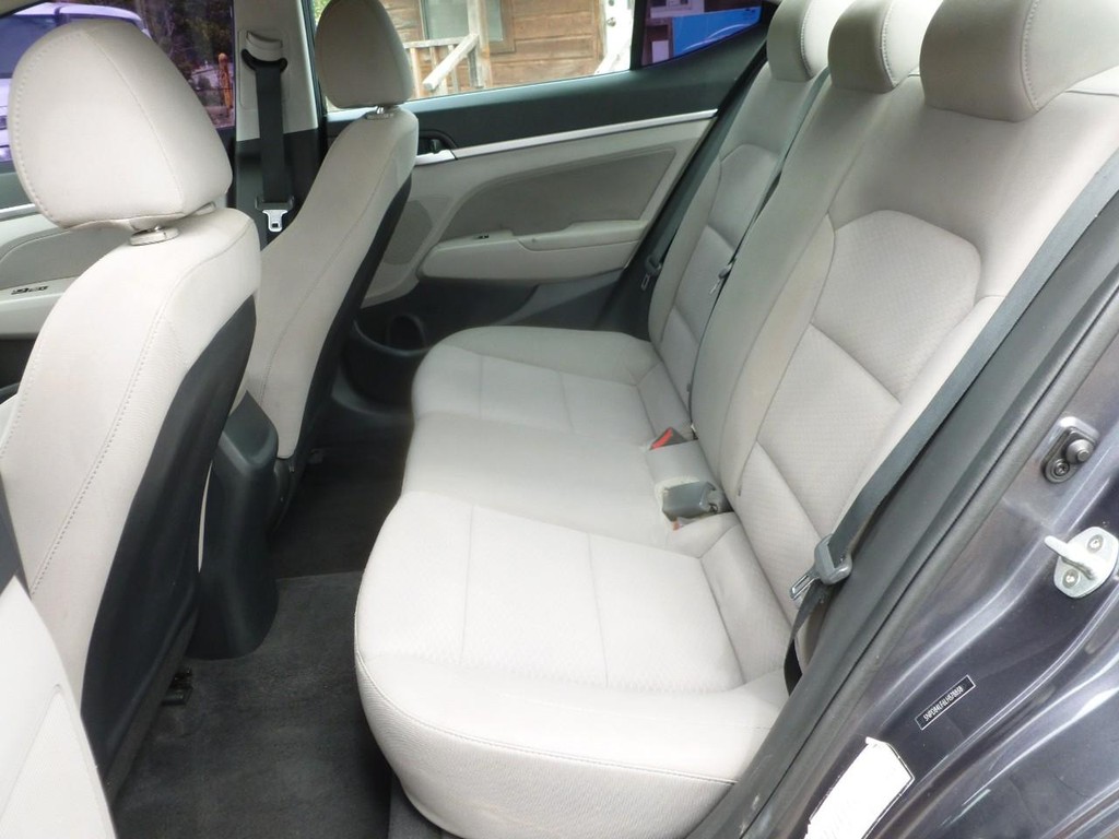Hyundai Elantra Vehicle Image 07