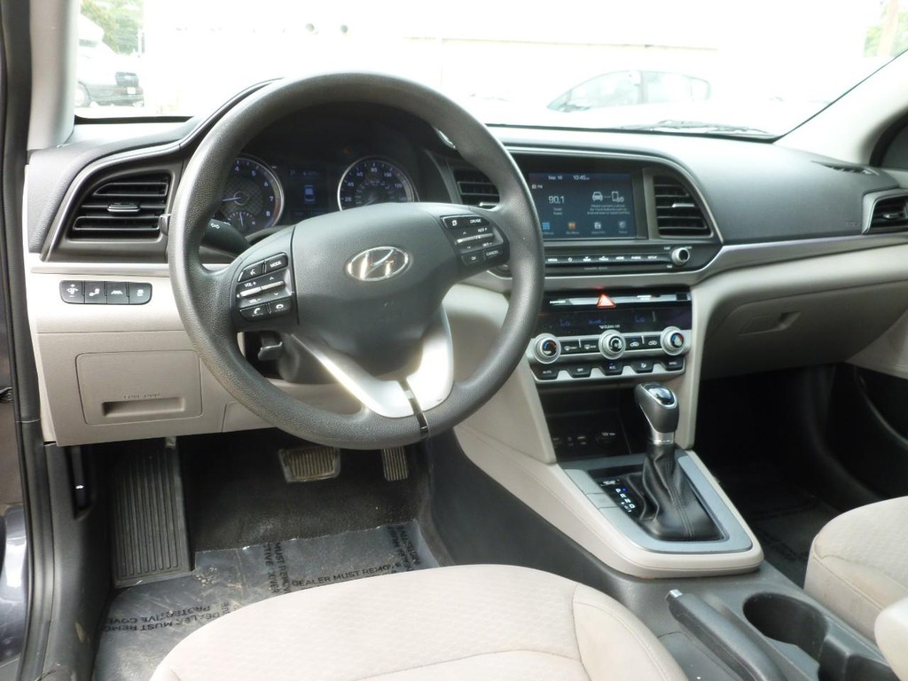 Hyundai Elantra Vehicle Image 08