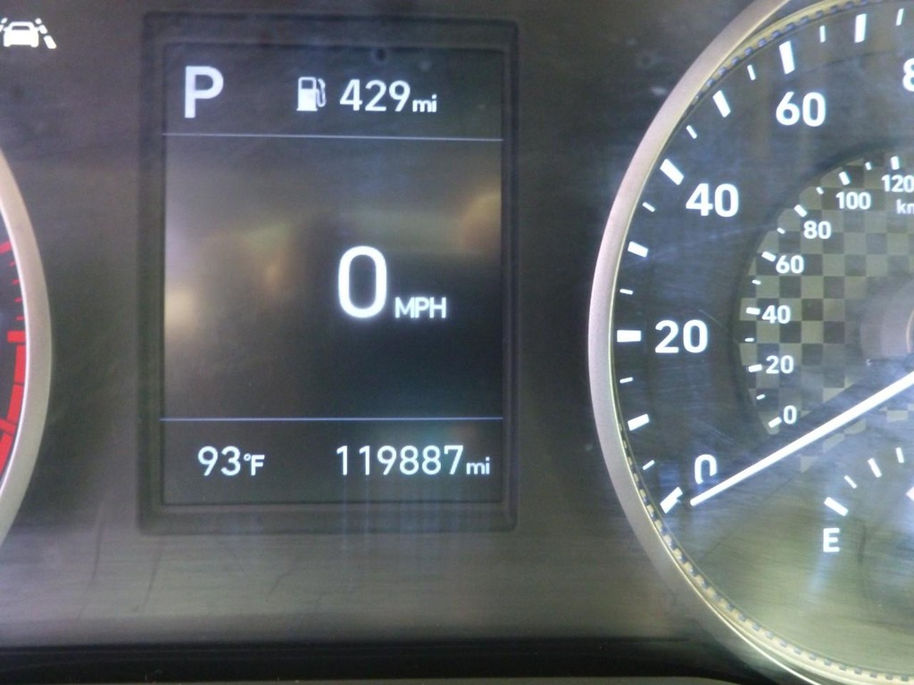 Hyundai Elantra Vehicle Image 10