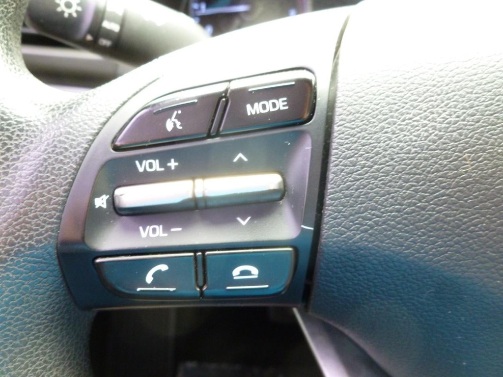 Hyundai Elantra Vehicle Image 11