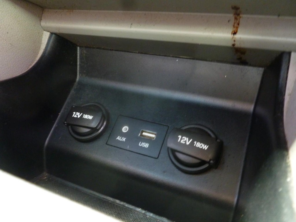 Hyundai Elantra Vehicle Image 15