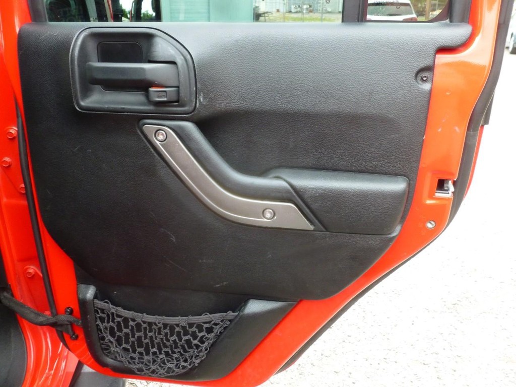 Jeep Wrangler Unlimited Vehicle Image 19