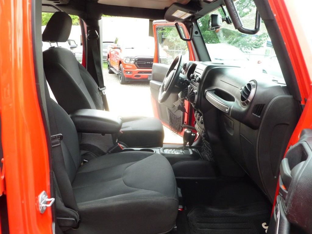 Jeep Wrangler Unlimited Vehicle Image 21
