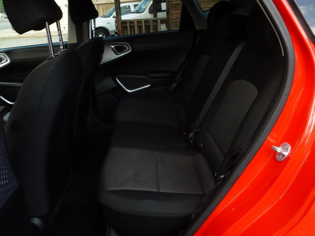 Kia Soul Vehicle Full-screen Gallery Image 06