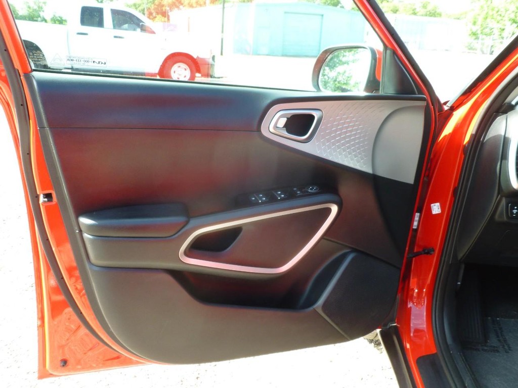 Kia Soul Vehicle Full-screen Gallery Image 18