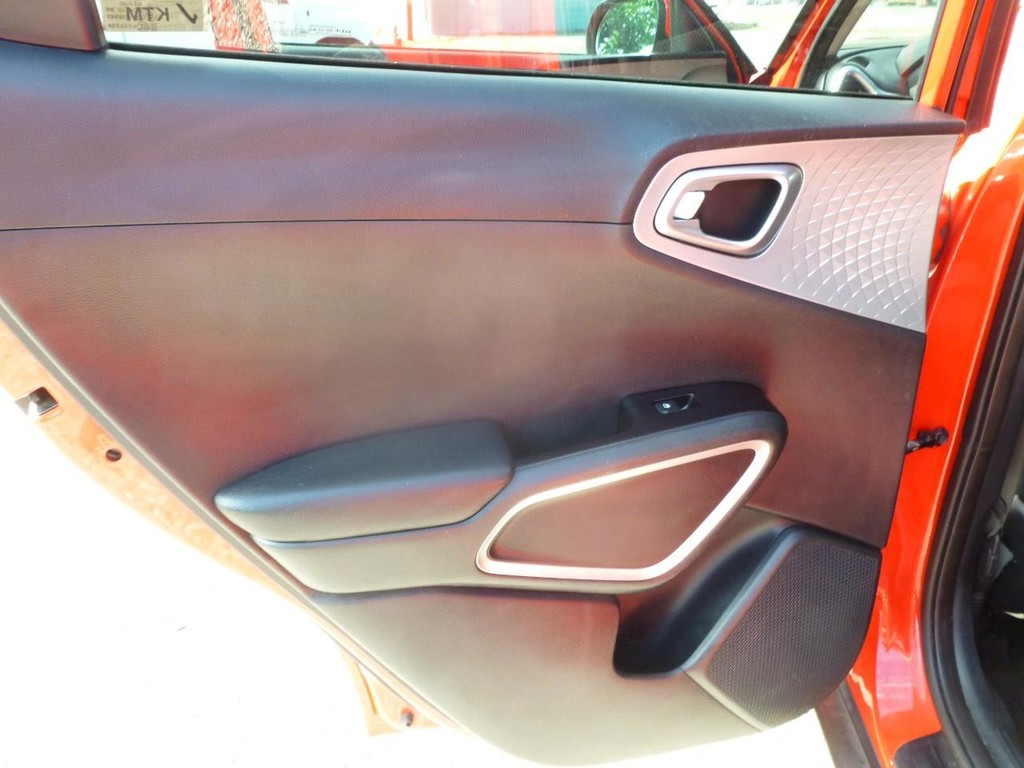 Kia Soul Vehicle Full-screen Gallery Image 19