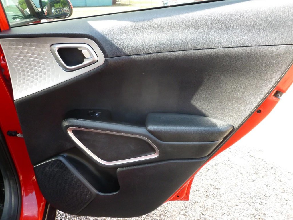 Kia Soul Vehicle Full-screen Gallery Image 20
