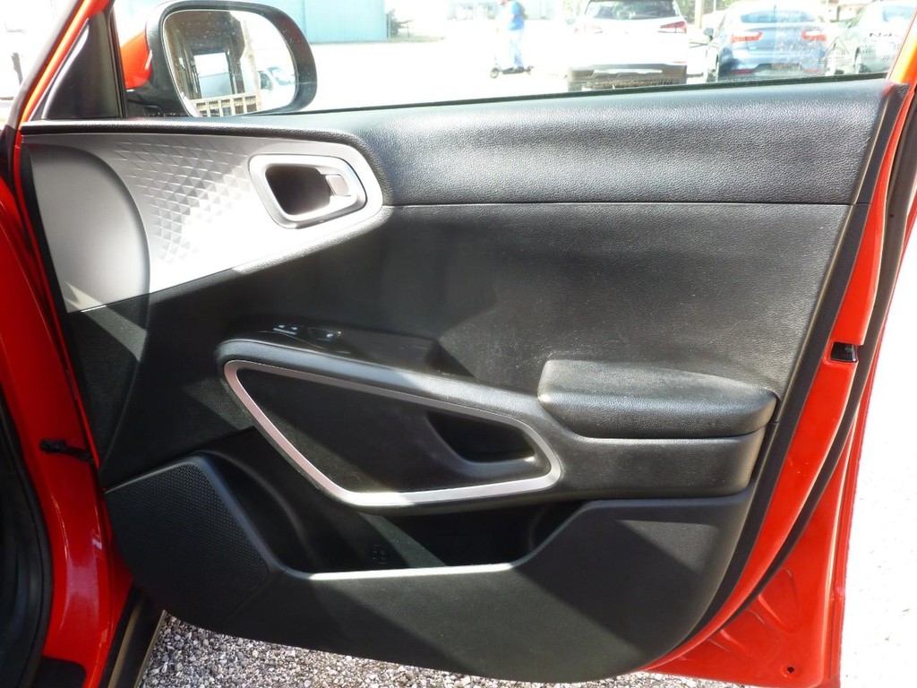 Kia Soul Vehicle Full-screen Gallery Image 21