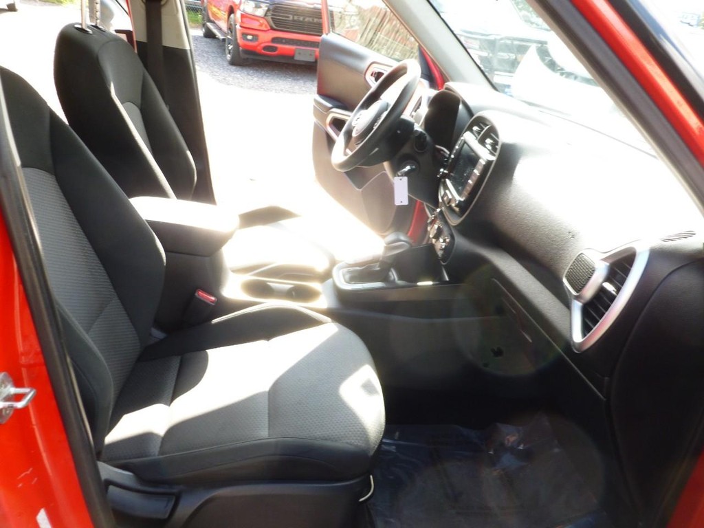 Kia Soul Vehicle Full-screen Gallery Image 22
