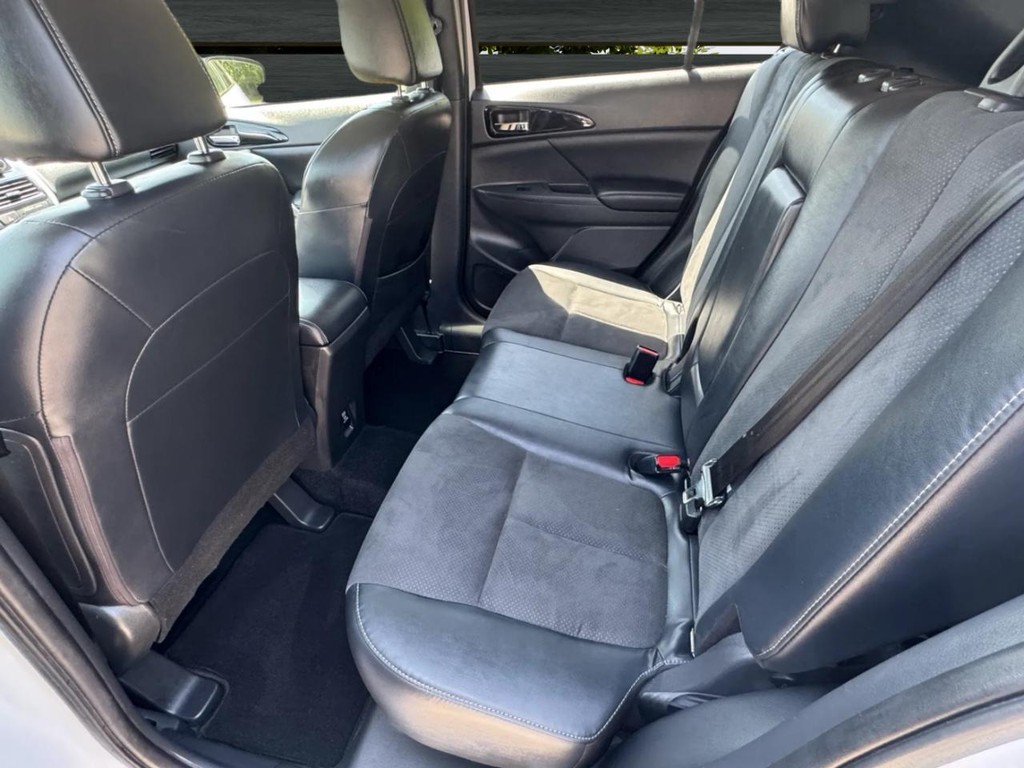 Mitsubishi Eclipse Cross Vehicle Image 09