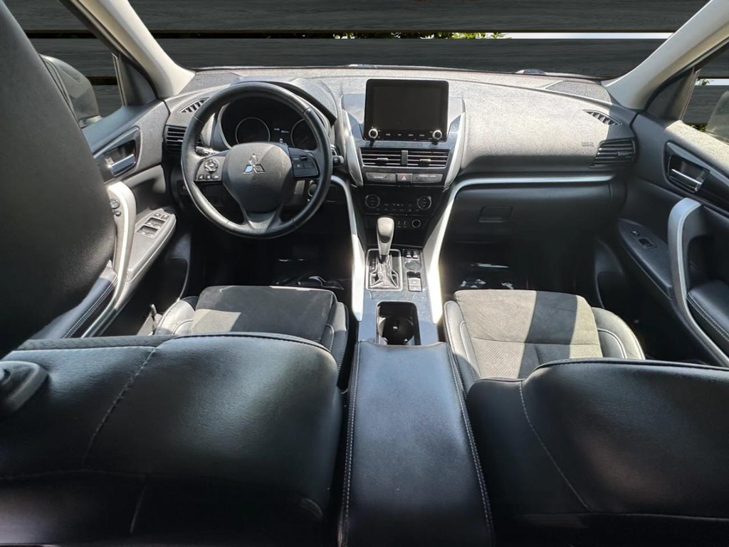 Mitsubishi Eclipse Cross Vehicle Image 11