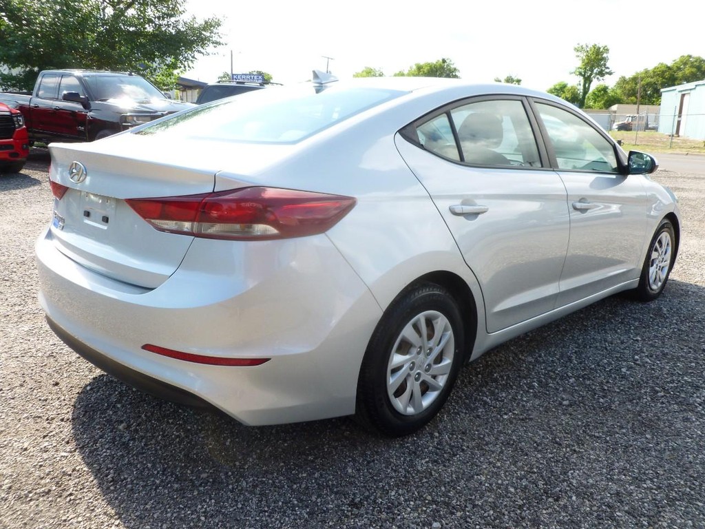 Hyundai Elantra Vehicle Full-screen Gallery Image 03