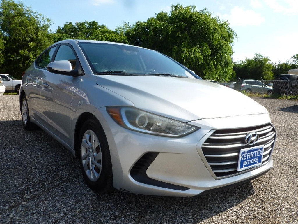 Hyundai Elantra Vehicle Full-screen Gallery Image 04