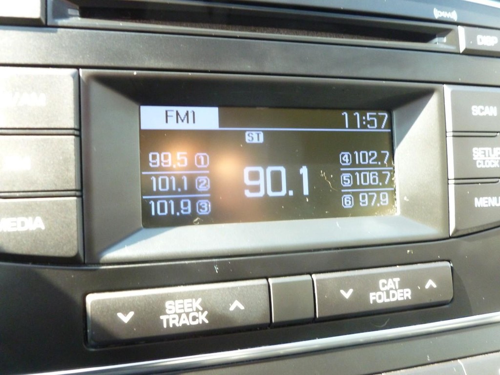 Hyundai Elantra Vehicle Full-screen Gallery Image 12