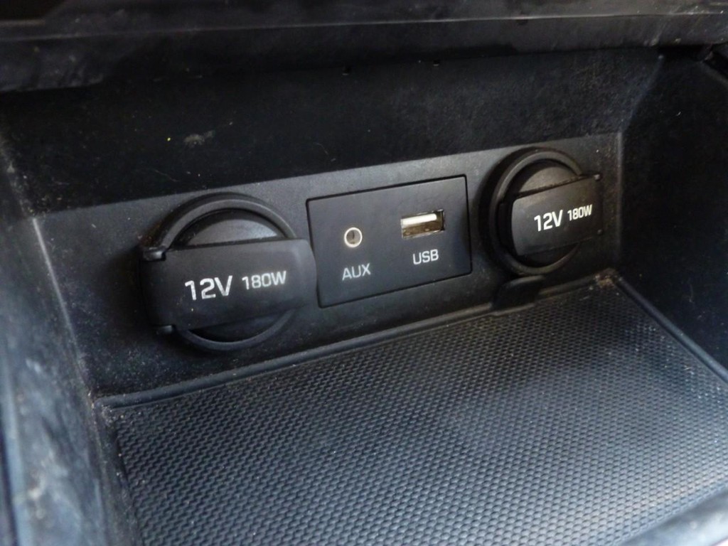 Hyundai Elantra Vehicle Full-screen Gallery Image 14