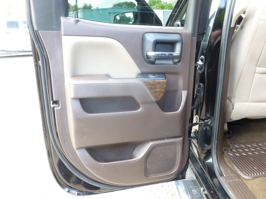 Chevrolet Silverado 1500 Vehicle Full-screen Gallery Image 18