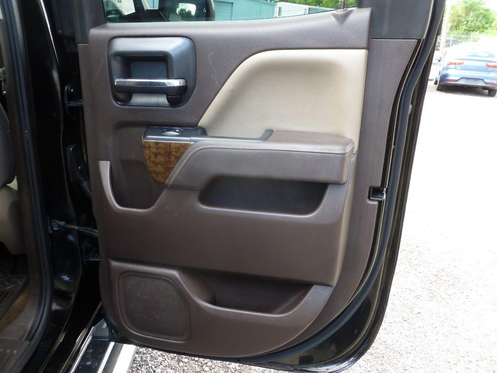 Chevrolet Silverado 1500 Vehicle Full-screen Gallery Image 19