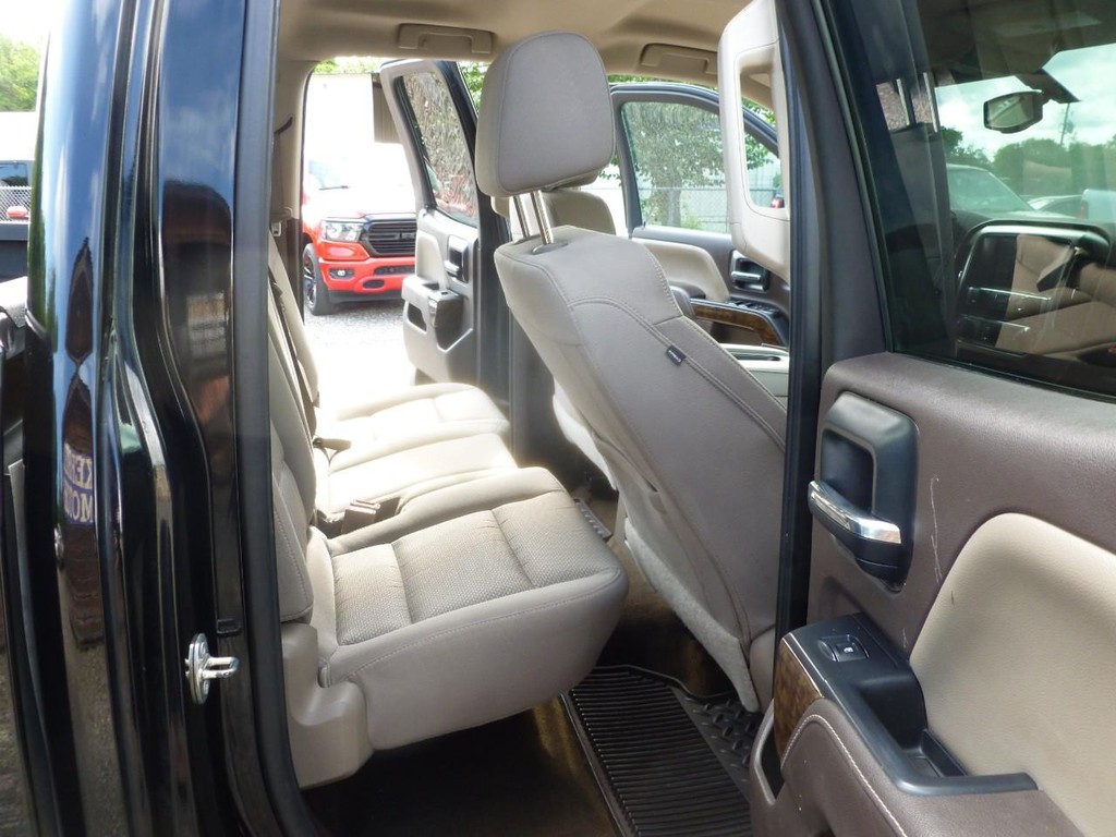 Chevrolet Silverado 1500 Vehicle Full-screen Gallery Image 22