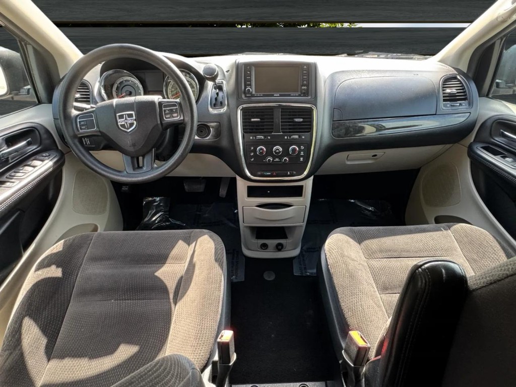 Dodge Grand Caravan Vehicle Full-screen Gallery Image 10