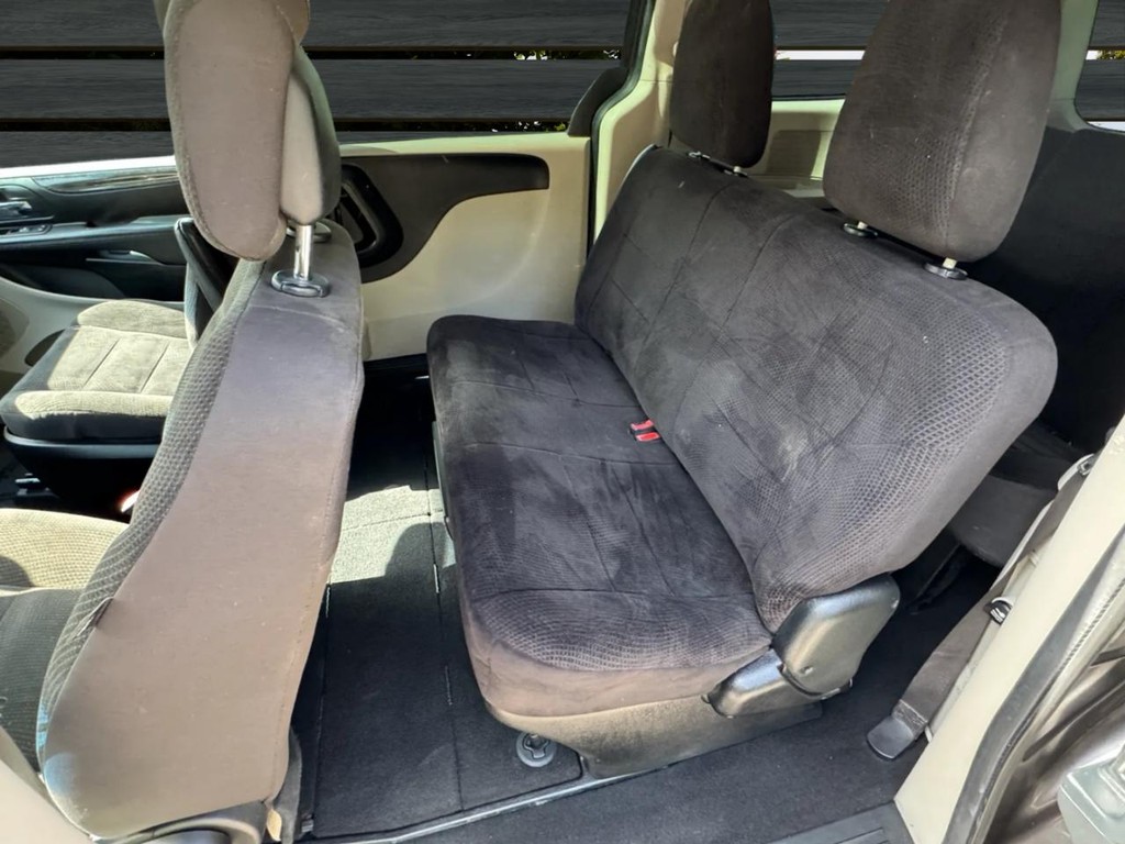 Dodge Grand Caravan Vehicle Full-screen Gallery Image 11