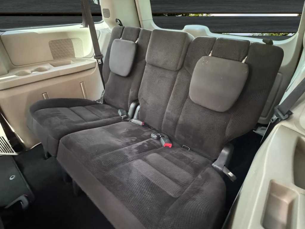 Dodge Grand Caravan Vehicle Full-screen Gallery Image 12