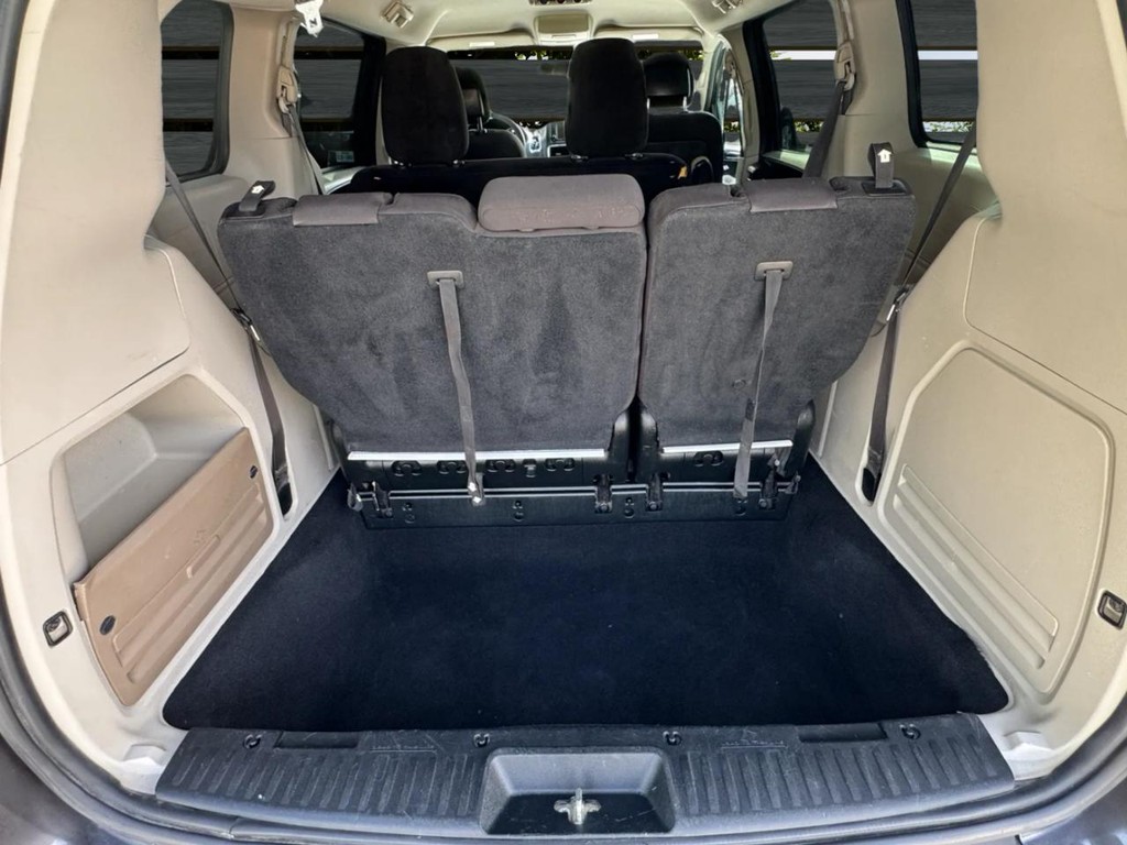 Dodge Grand Caravan Vehicle Full-screen Gallery Image 13