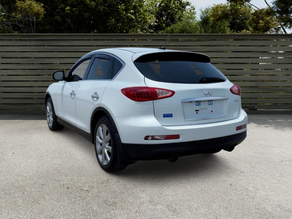 INFINITI EX35 Vehicle Full-screen Gallery Image 03