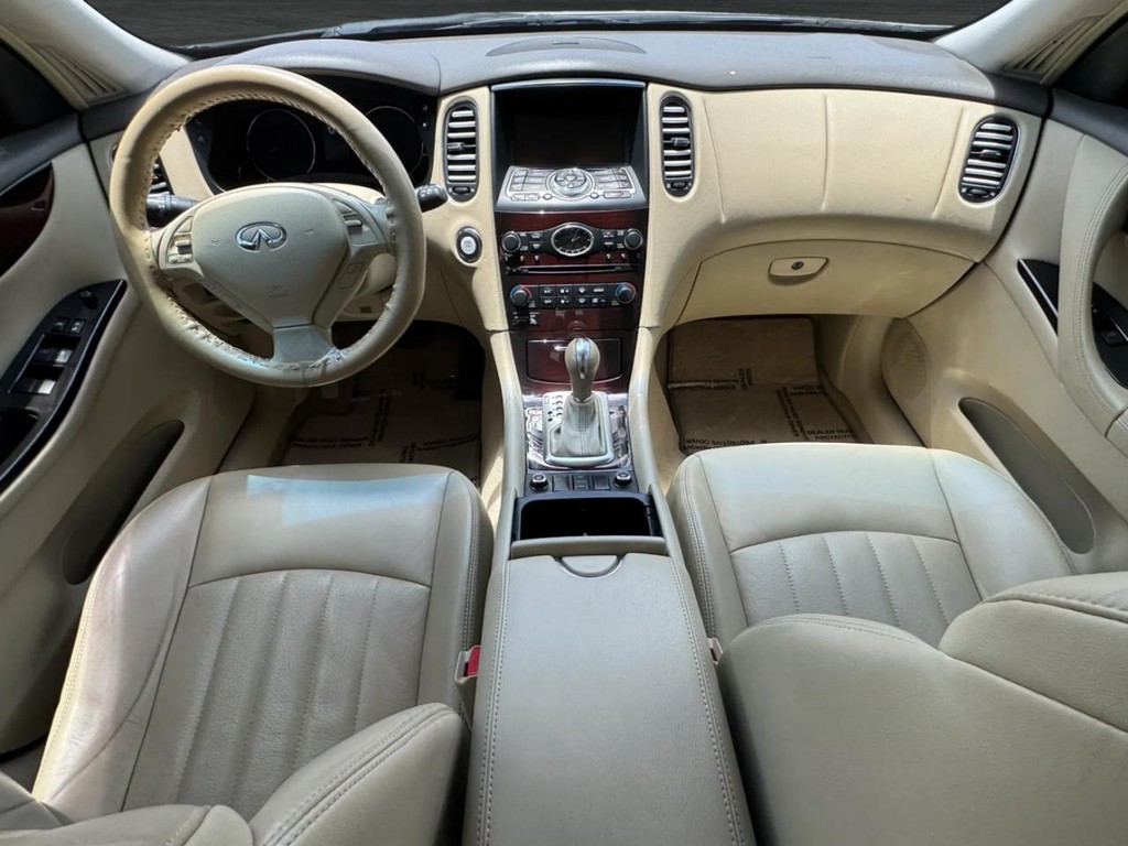 INFINITI EX35 Vehicle Full-screen Gallery Image 10