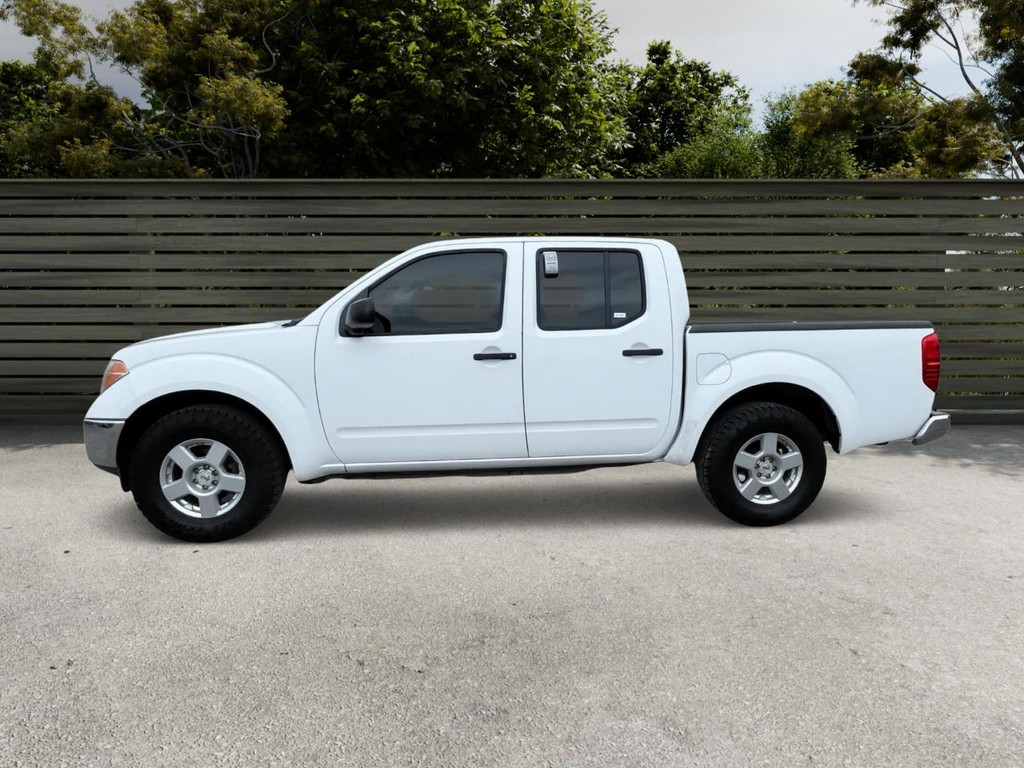 Nissan Frontier Vehicle Full-screen Gallery Image 02