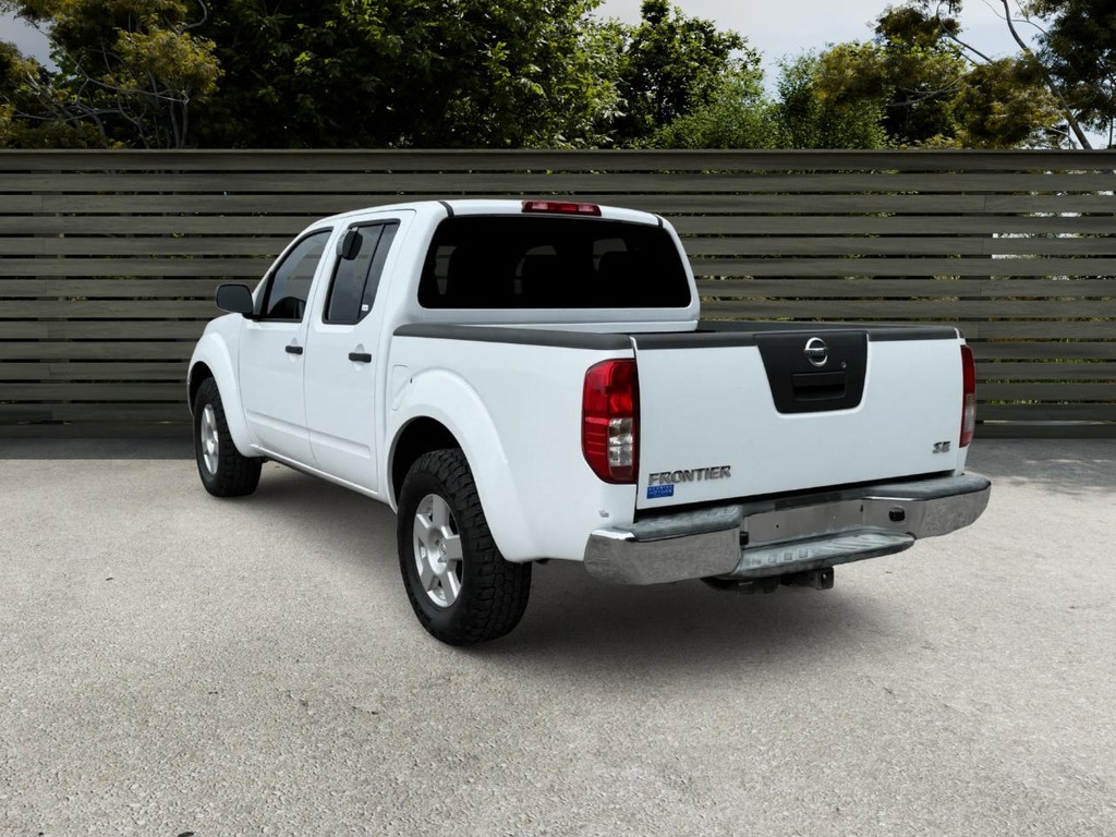 Nissan Frontier Vehicle Full-screen Gallery Image 03