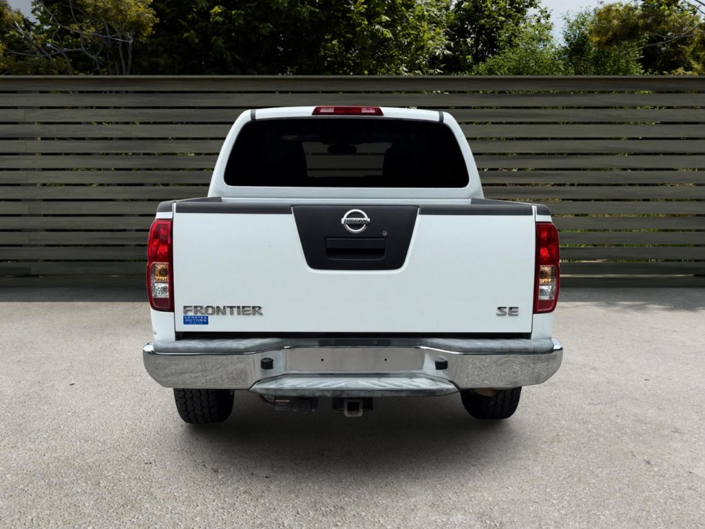 Nissan Frontier Vehicle Full-screen Gallery Image 04