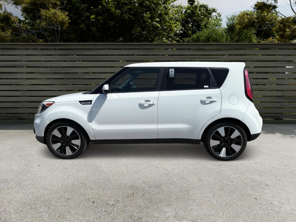 Kia Soul Vehicle Full-screen Gallery Image 02