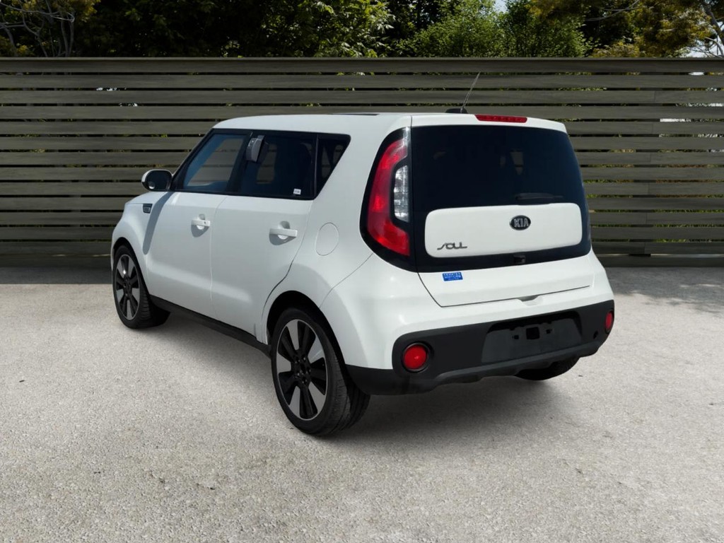 Kia Soul Vehicle Full-screen Gallery Image 03