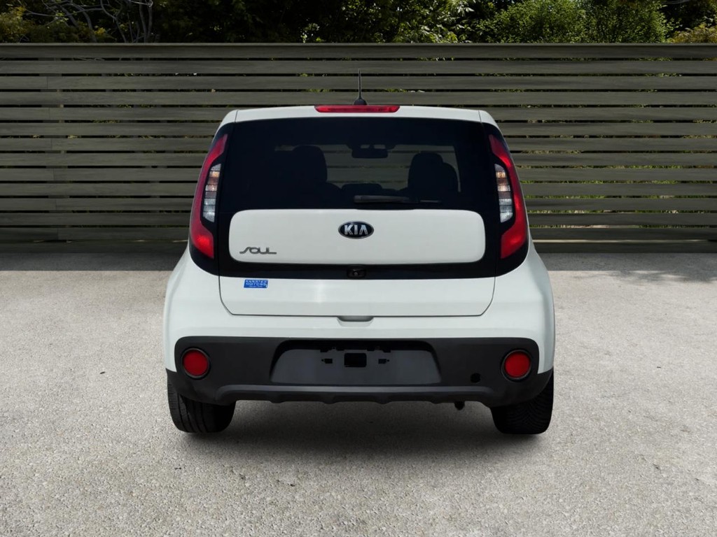 Kia Soul Vehicle Full-screen Gallery Image 04