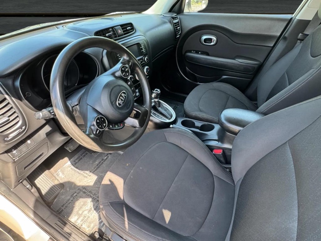 Kia Soul Vehicle Full-screen Gallery Image 09