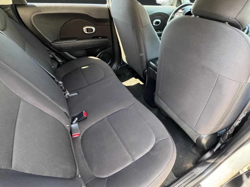 Kia Soul Vehicle Full-screen Gallery Image 11